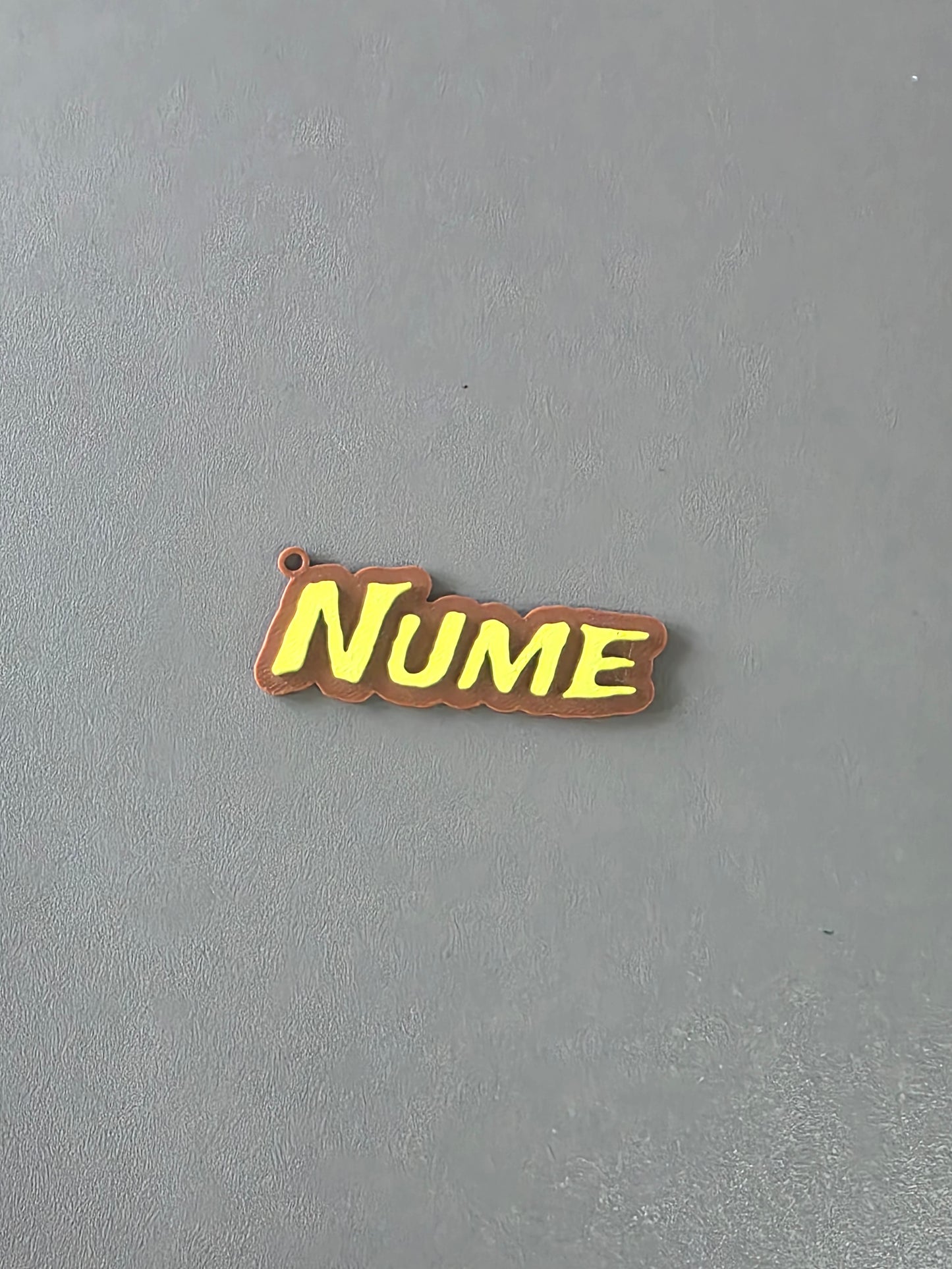 Breloc Personalizat cu Nume și Stil Font la Alegere