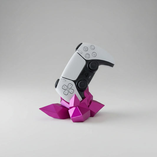 Stand cristal low-poly roz pentru controller PS5 DualSense – vedere frontală