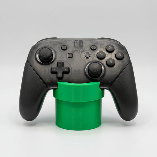 Stand țeavă verde Mario cu Pro Controller Nintendo Switch 2 – vedere frontală