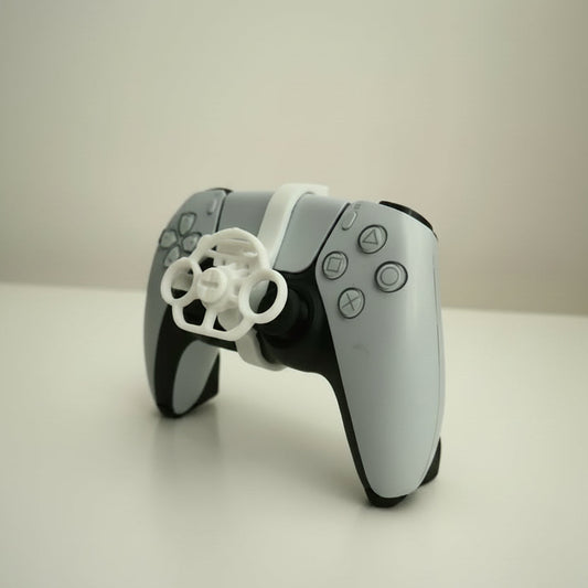 Mini volan atașament stick PS5 DualSense imprimat 3D – vedere laterală dreapta montat pe analog