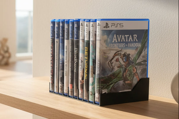 Stand organizator jocuri PS4 PS5 Xbox – vedere frontală cu jocuri aranjate vertical, inclusiv Avatar Frontiers of Pandora