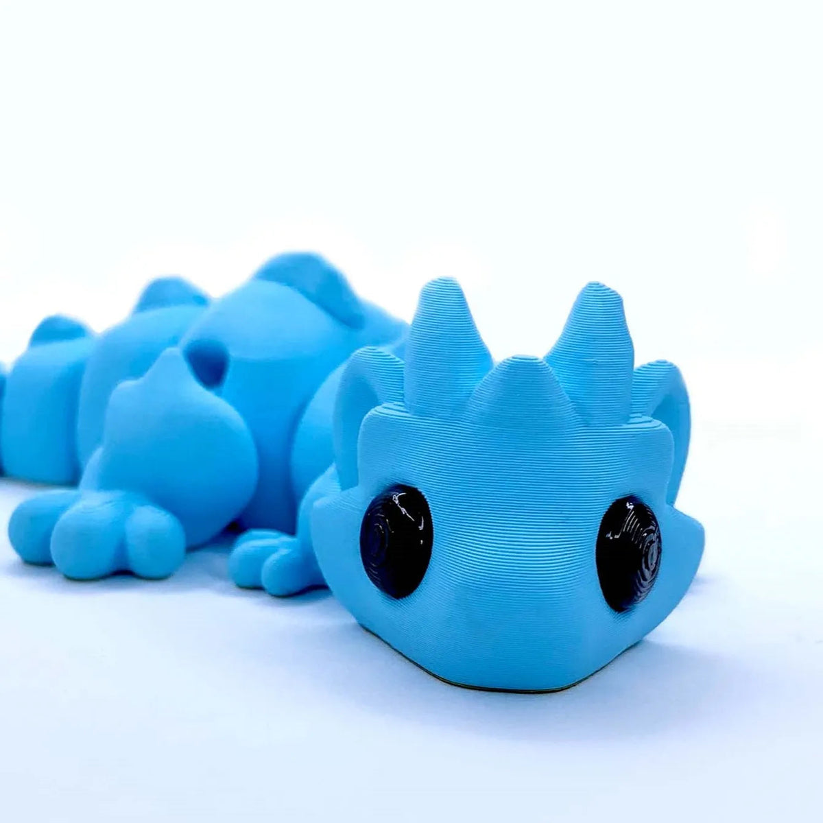 Flexi Dragon - Dragon Articulat 3D Kawaii - close-up cap cu ochi negri luciosi si tepii