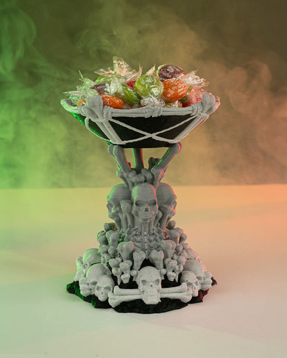 Tower of Bones suport bomboane plin cu bomboane colorate, fundal verde cu fum - vedere ambianță