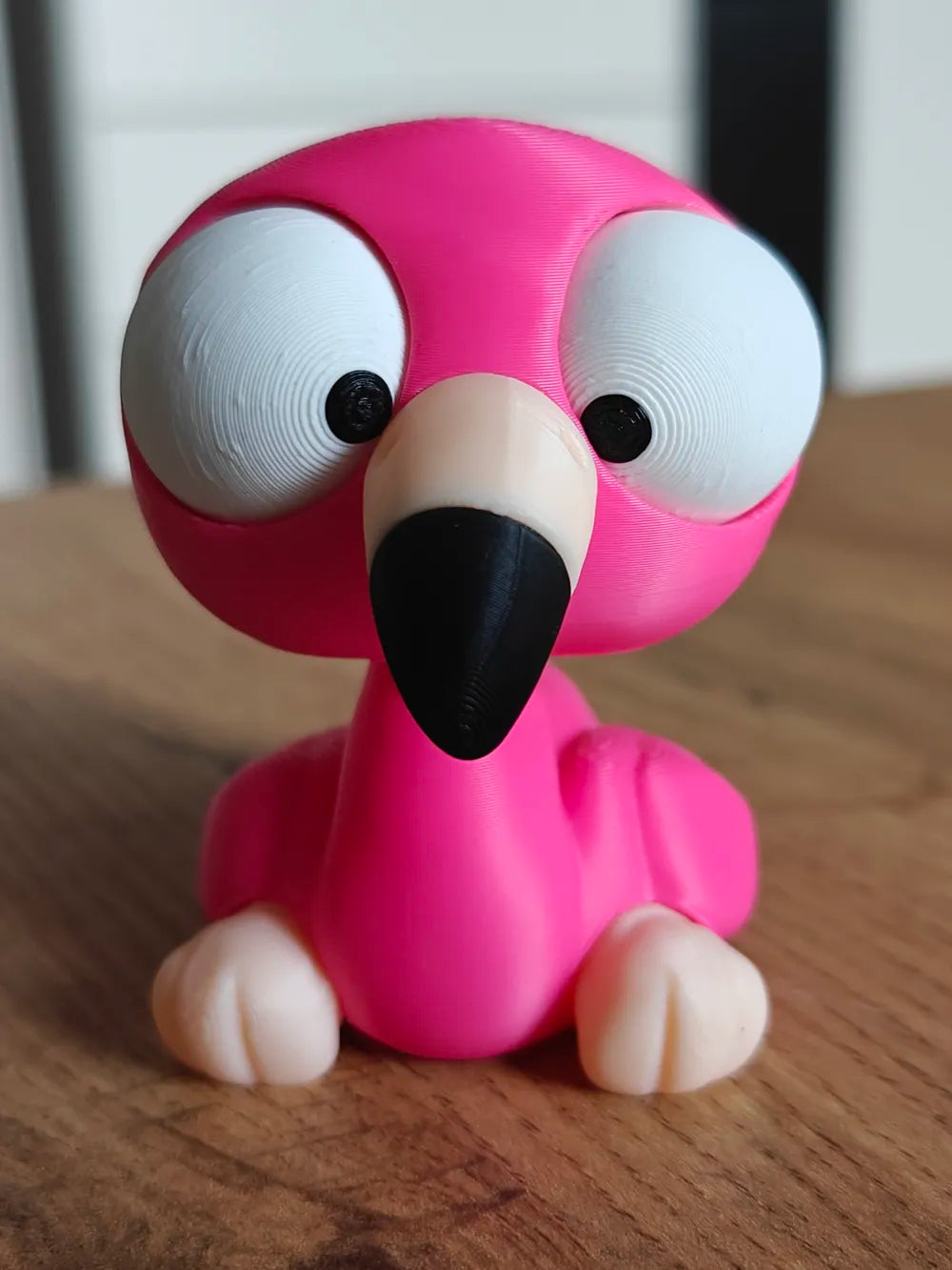 Flamingo Goofy Series - vedere frontală cu ochi mobili și cioc negru