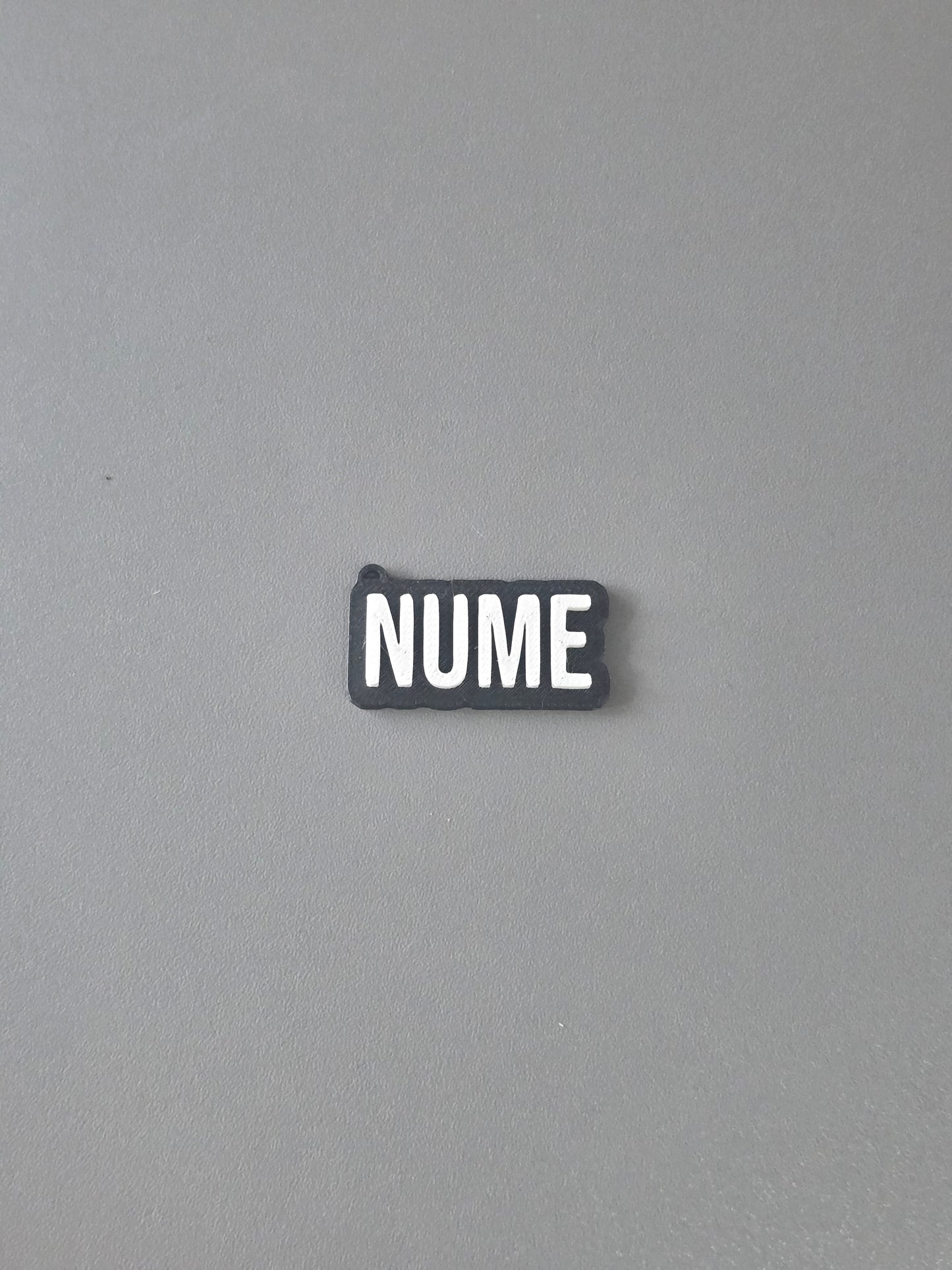 Breloc Personalizat cu Nume și Stil Font la Alegere