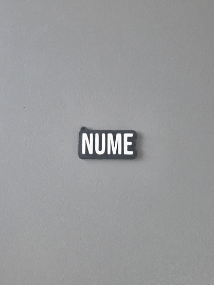 Breloc Personalizat cu Nume și Stil Font la Alegere