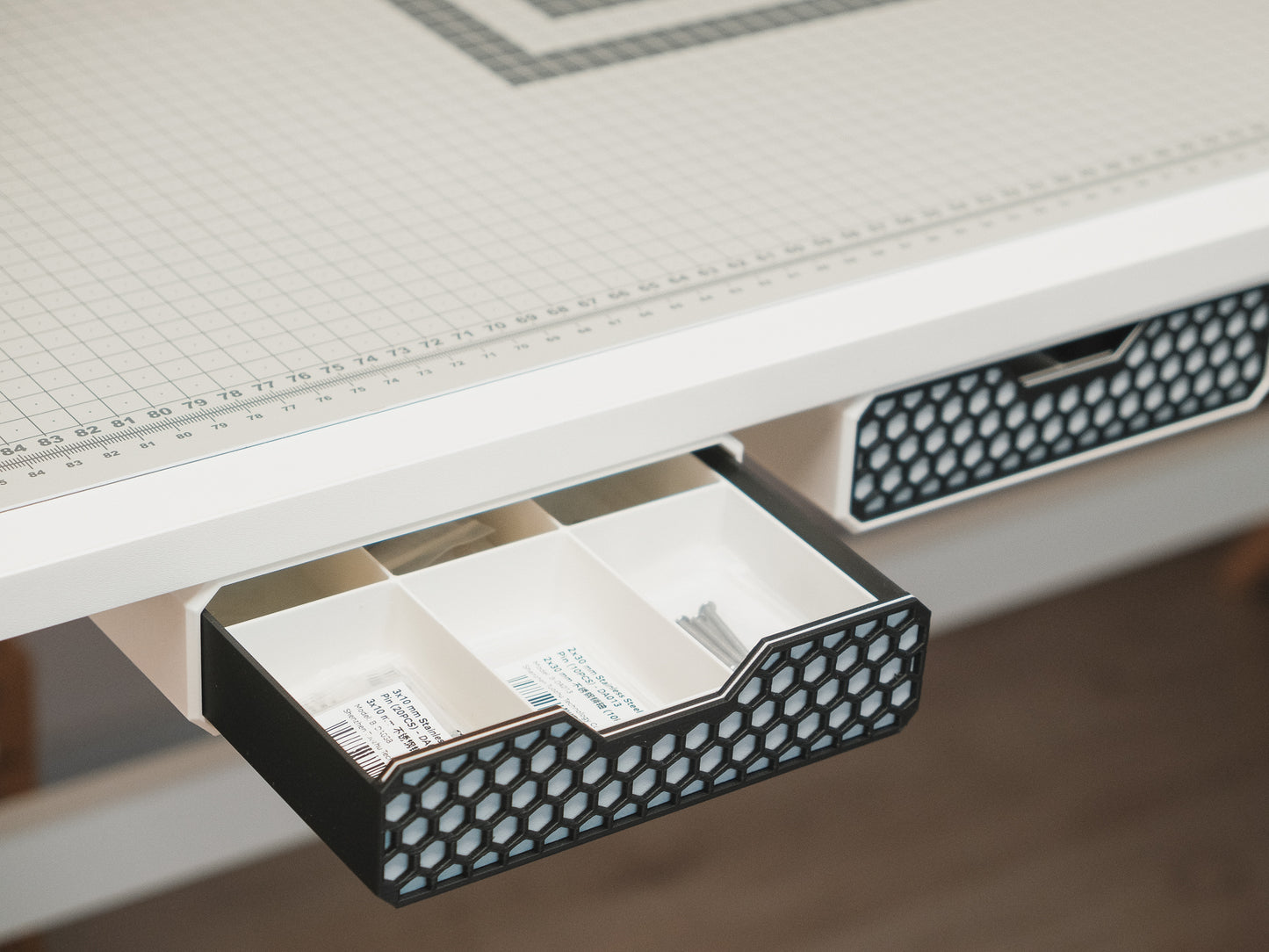 Sertar Sub Birou - Design Hexagonal