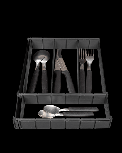 Organizator tacâmuri extensibil - vedere cu tacâmuri în sertar