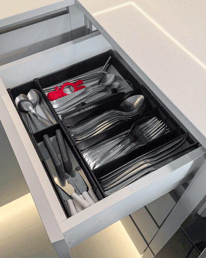 Organizator tacâmuri extensibil - montat în sertar real cu tacâmuri