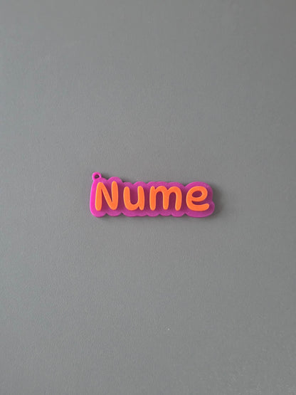 Breloc Personalizat cu Nume și Stil Font la Alegere