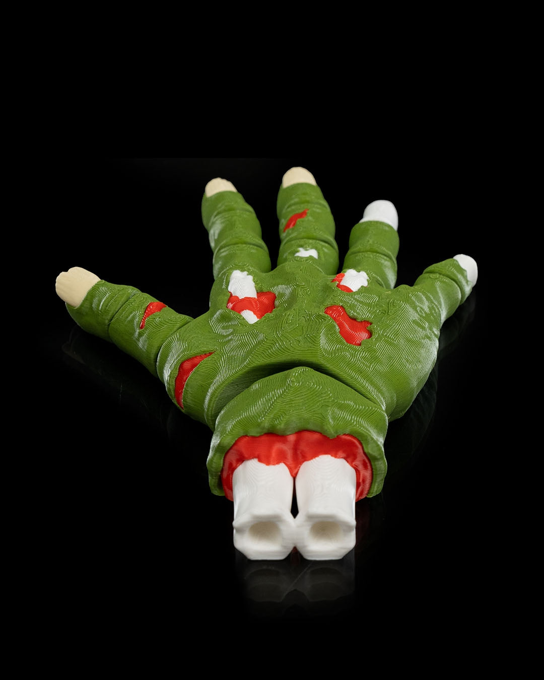 Handy Deadman mana zombie verde intinsa lateral cu degete, fundal alb