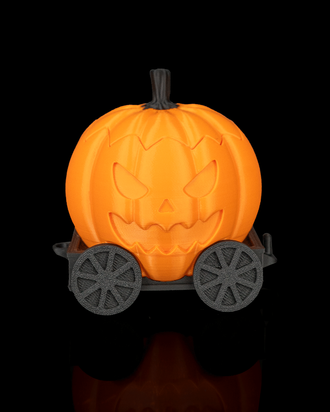 Haunted Pumpkin Train - vagon dovleac portocaliu cu fata rea si coada neagra, vedere fata luminata