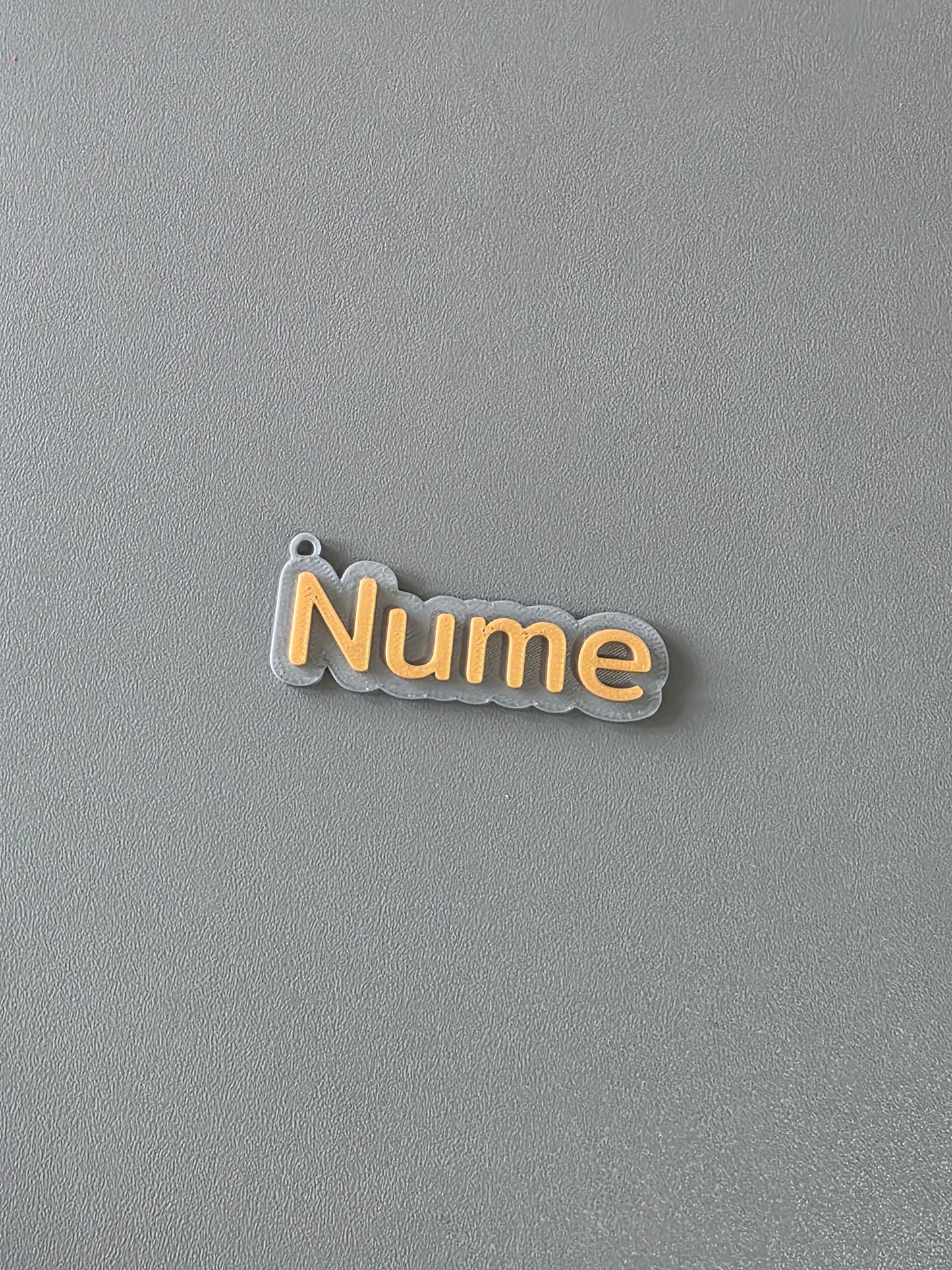 Breloc Personalizat cu Nume și Stil Font la Alegere
