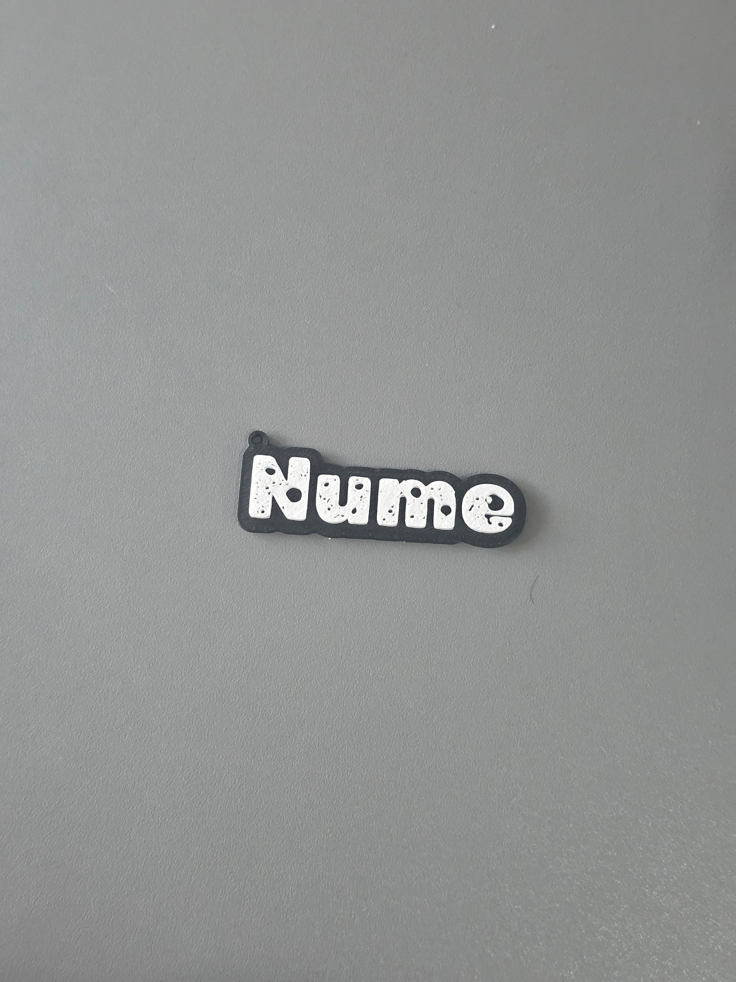 Breloc Personalizat cu Nume și Stil Font la Alegere