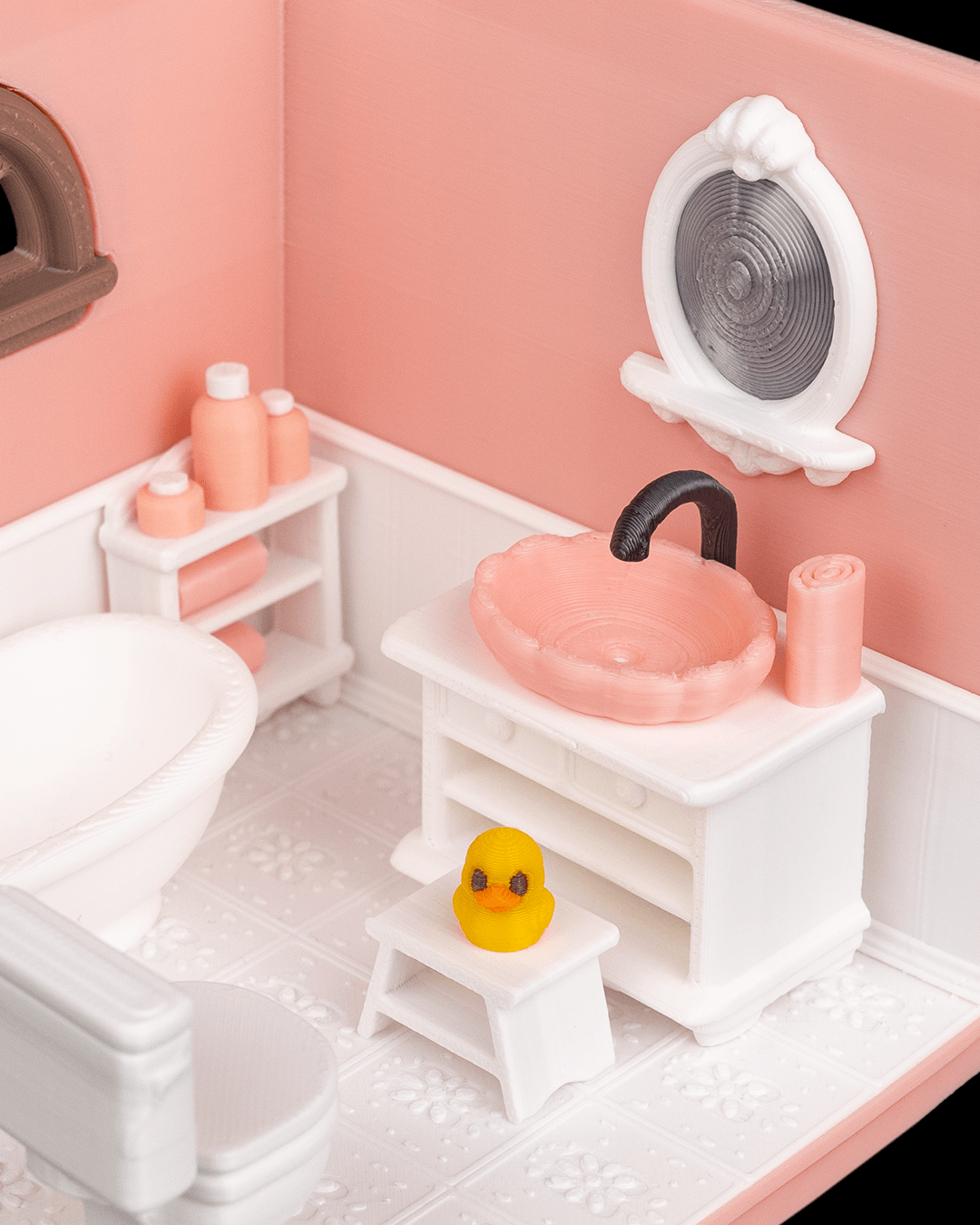 Tiny Bathroom - detaliu chiuvetă bol roz și rățușcă