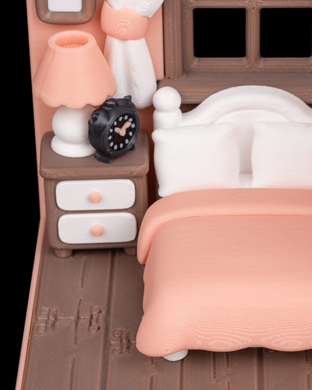 Tiny Bedroom - detaliu perdele și ceas retro