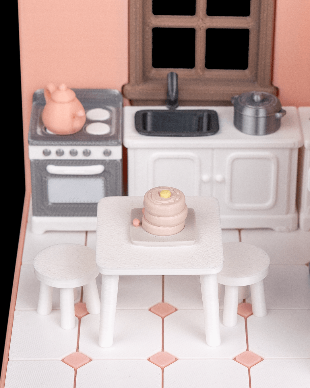 Tiny Kitchen - detaliu aragaz, chiuvetă și măsuță cu pancakes