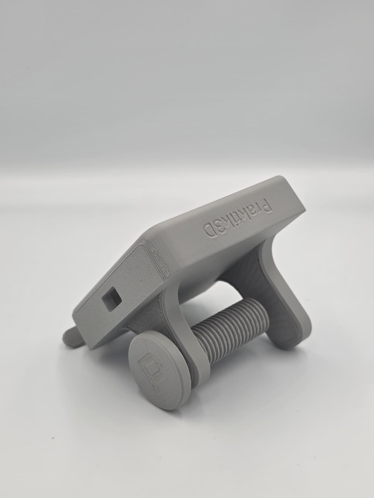 Suport Telefon cu Prindere de Masă – Praktik3D