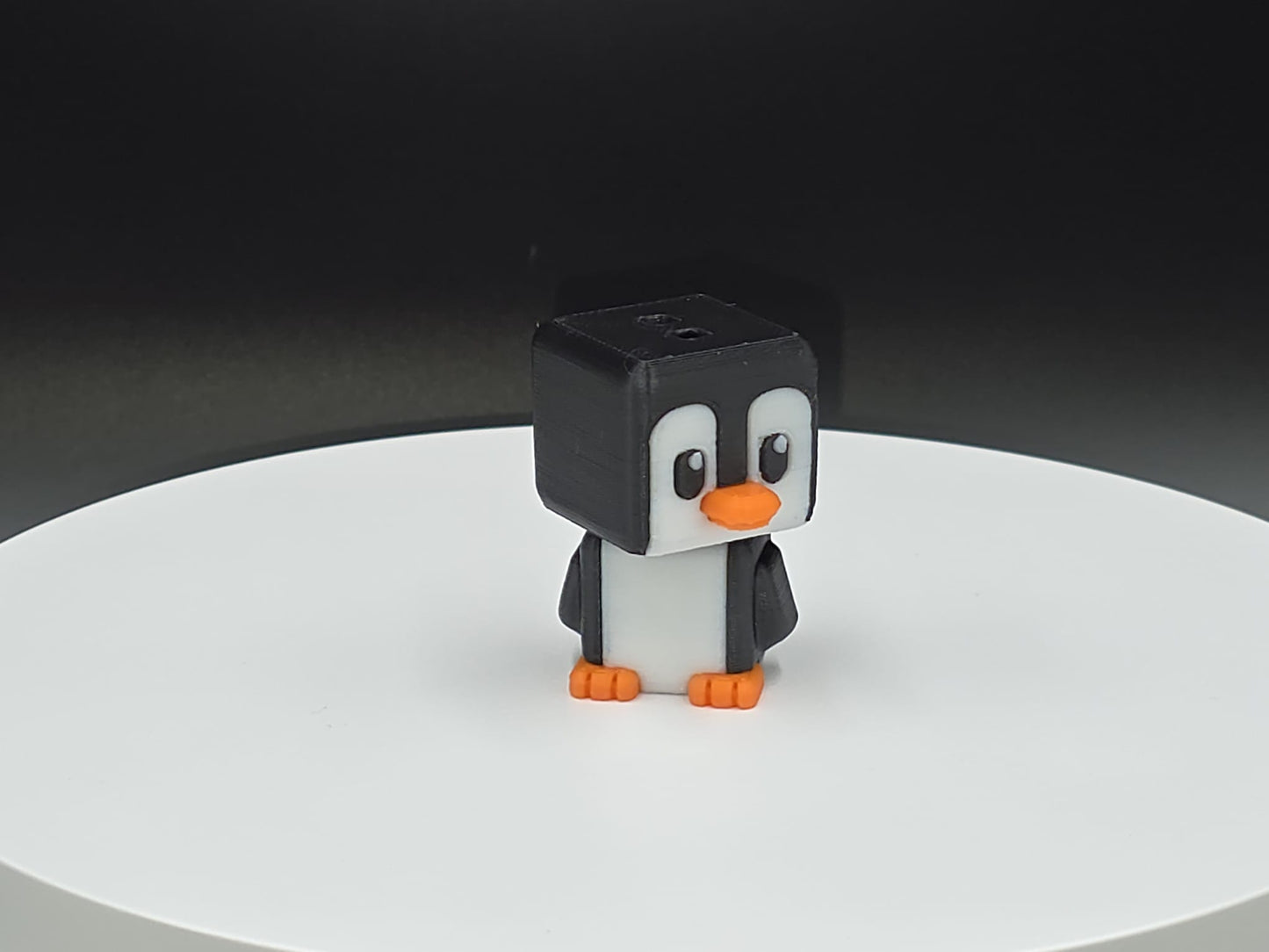 Cubic Pinguin – Figurină 3D Imprimată | Breloc