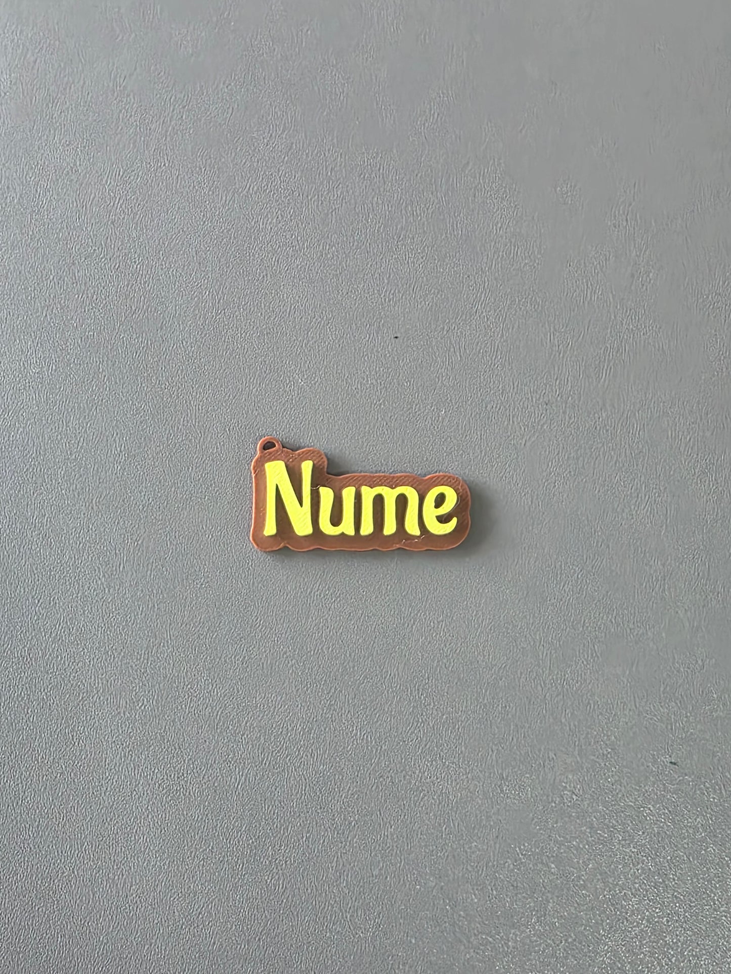 Breloc Personalizat cu Nume și Stil Font la Alegere