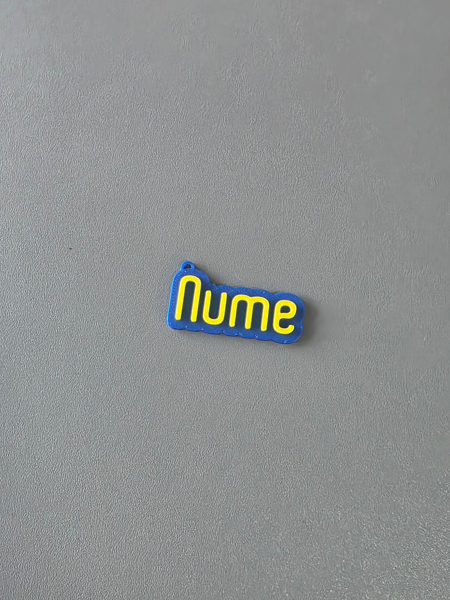 Breloc Personalizat cu Nume și Stil Font la Alegere