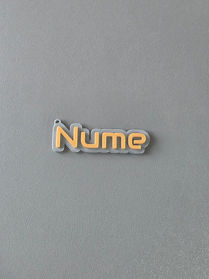 Breloc Personalizat cu Nume și Stil Font la Alegere