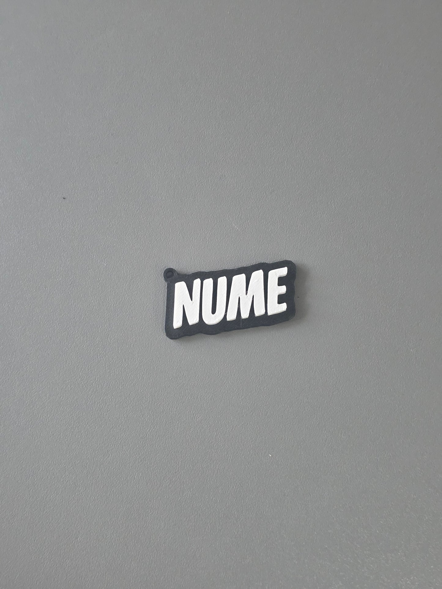 Breloc Personalizat cu Nume și Stil Font la Alegere