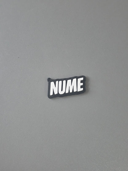 Breloc Personalizat cu Nume și Stil Font la Alegere