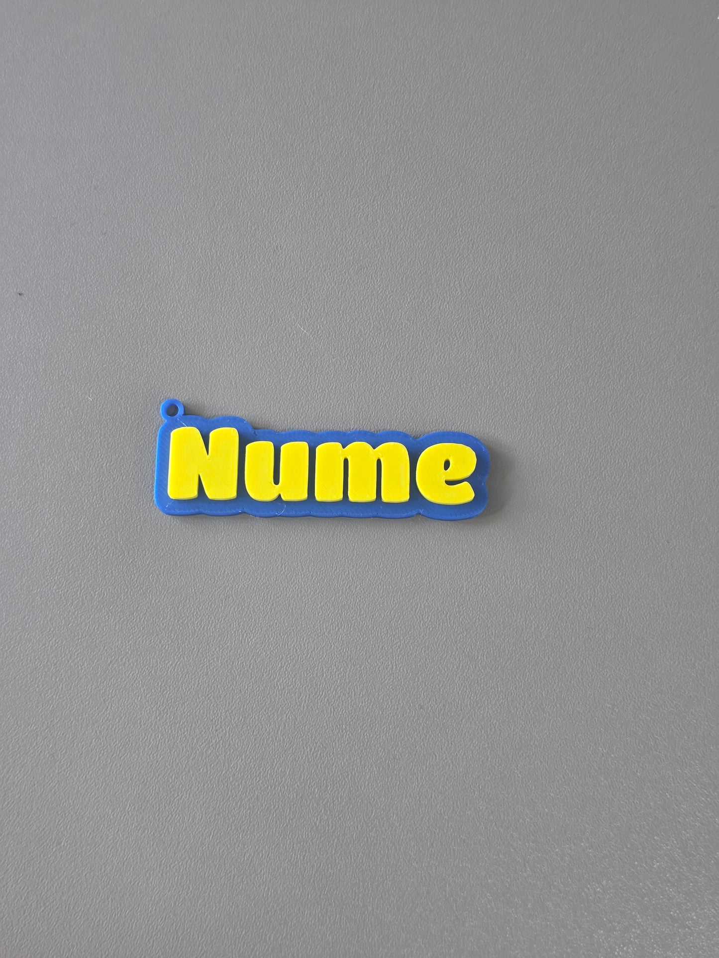 Breloc Personalizat cu Nume și Stil Font la Alegere