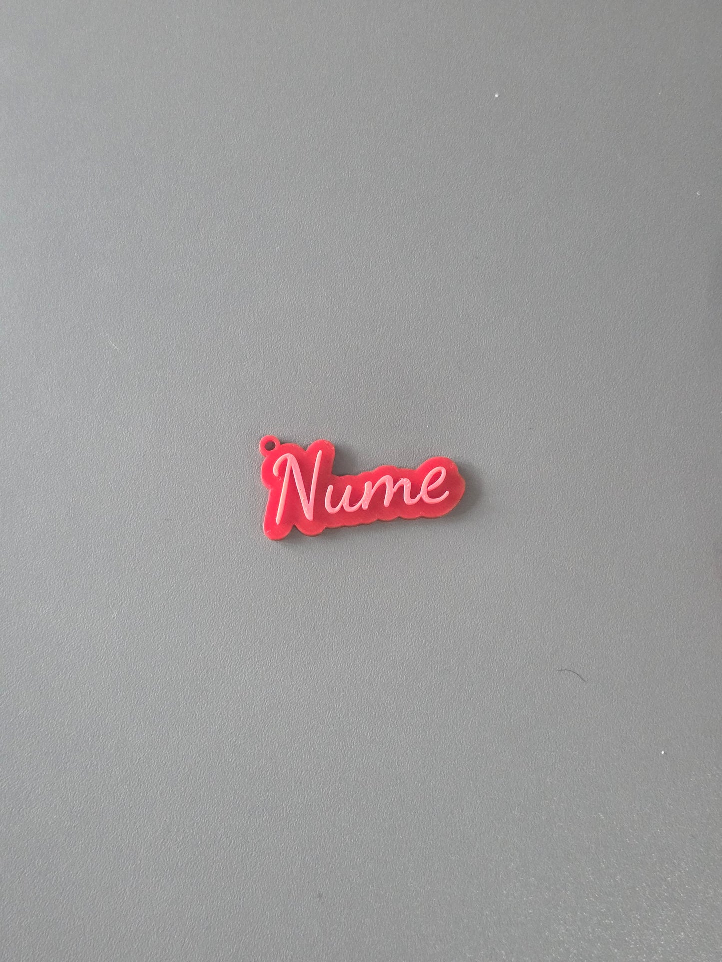 Breloc Personalizat cu Nume și Stil Font la Alegere