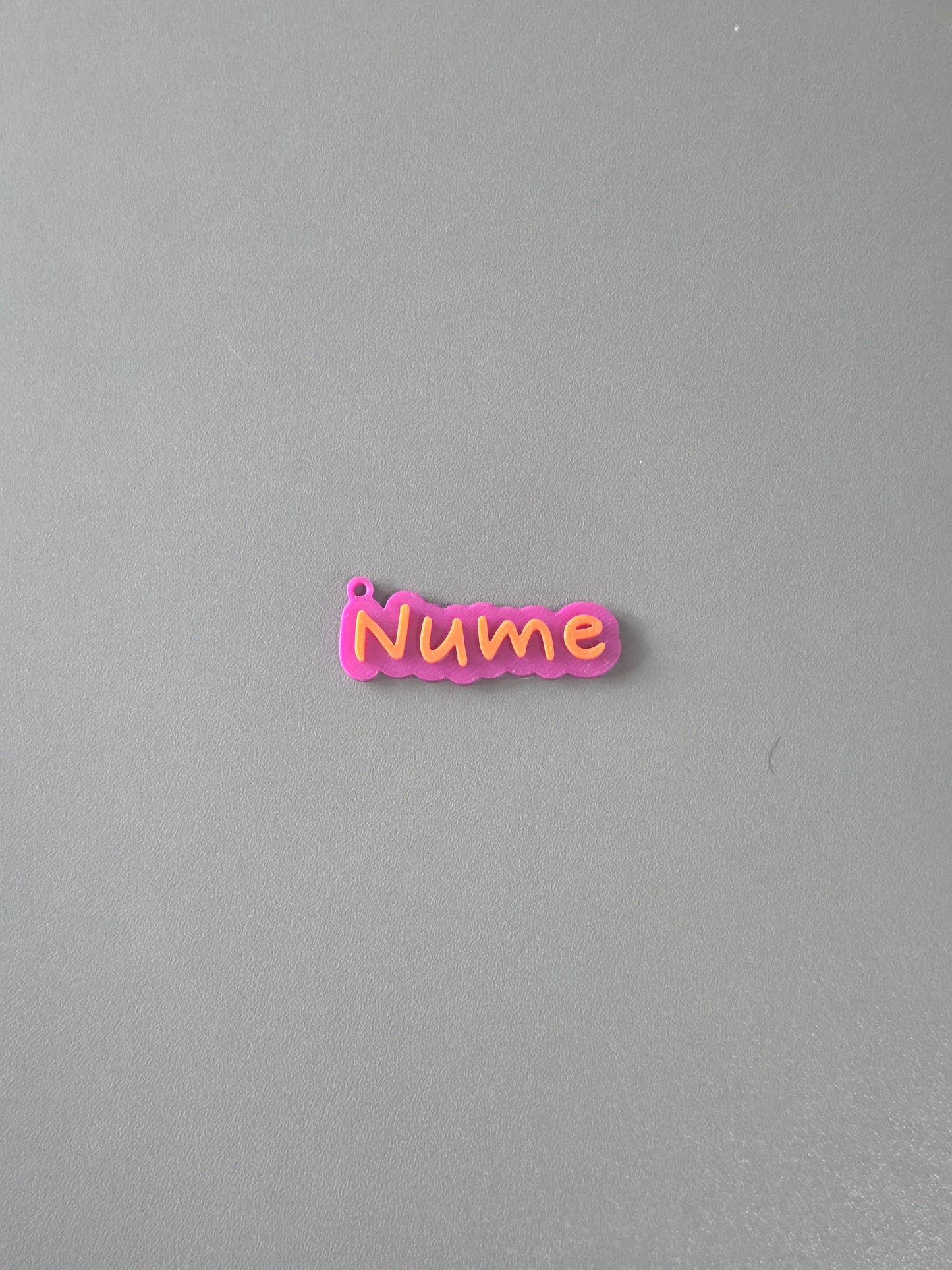Breloc Personalizat cu Nume și Stil Font la Alegere