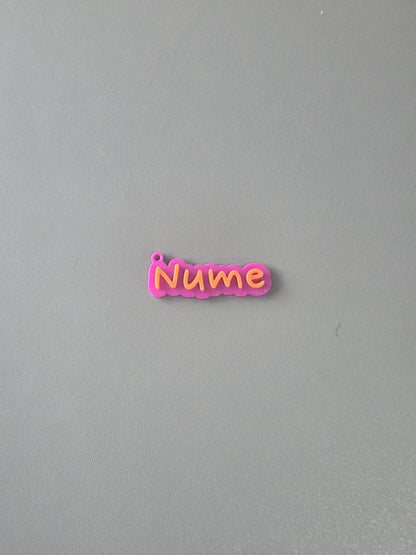 Breloc Personalizat cu Nume și Stil Font la Alegere