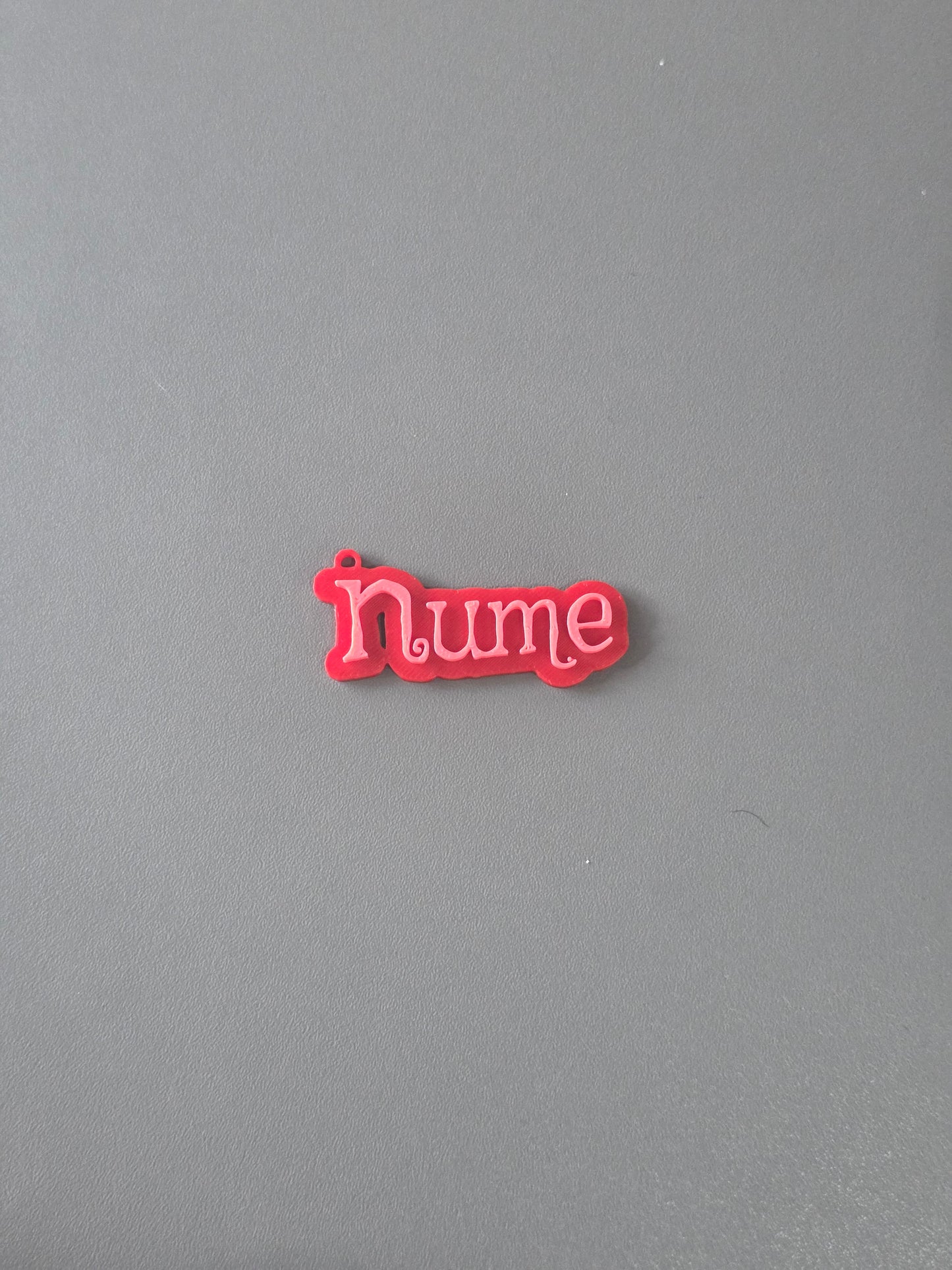 Breloc Personalizat cu Nume și Stil Font la Alegere