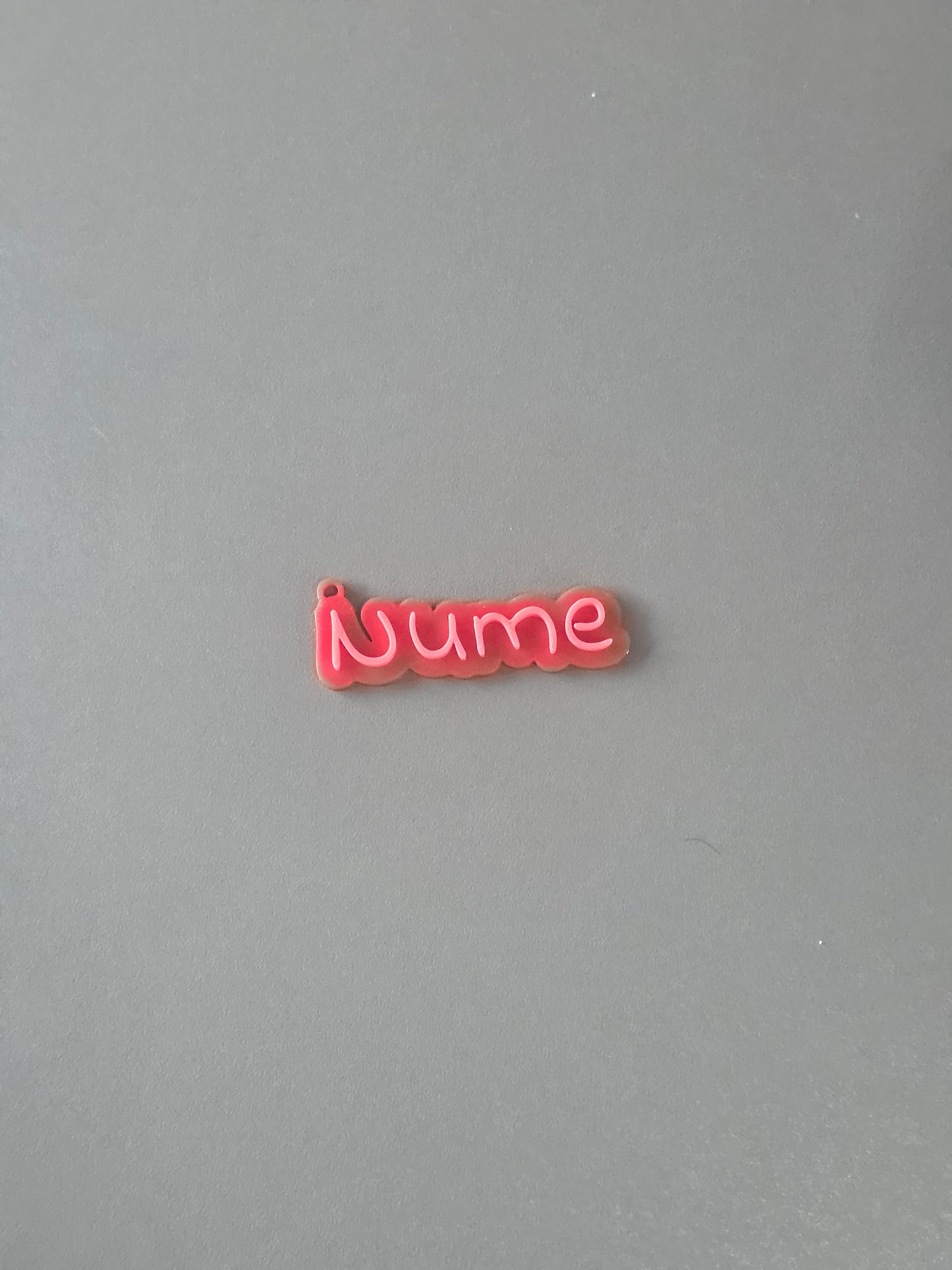 Breloc Personalizat cu Nume și Stil Font la Alegere