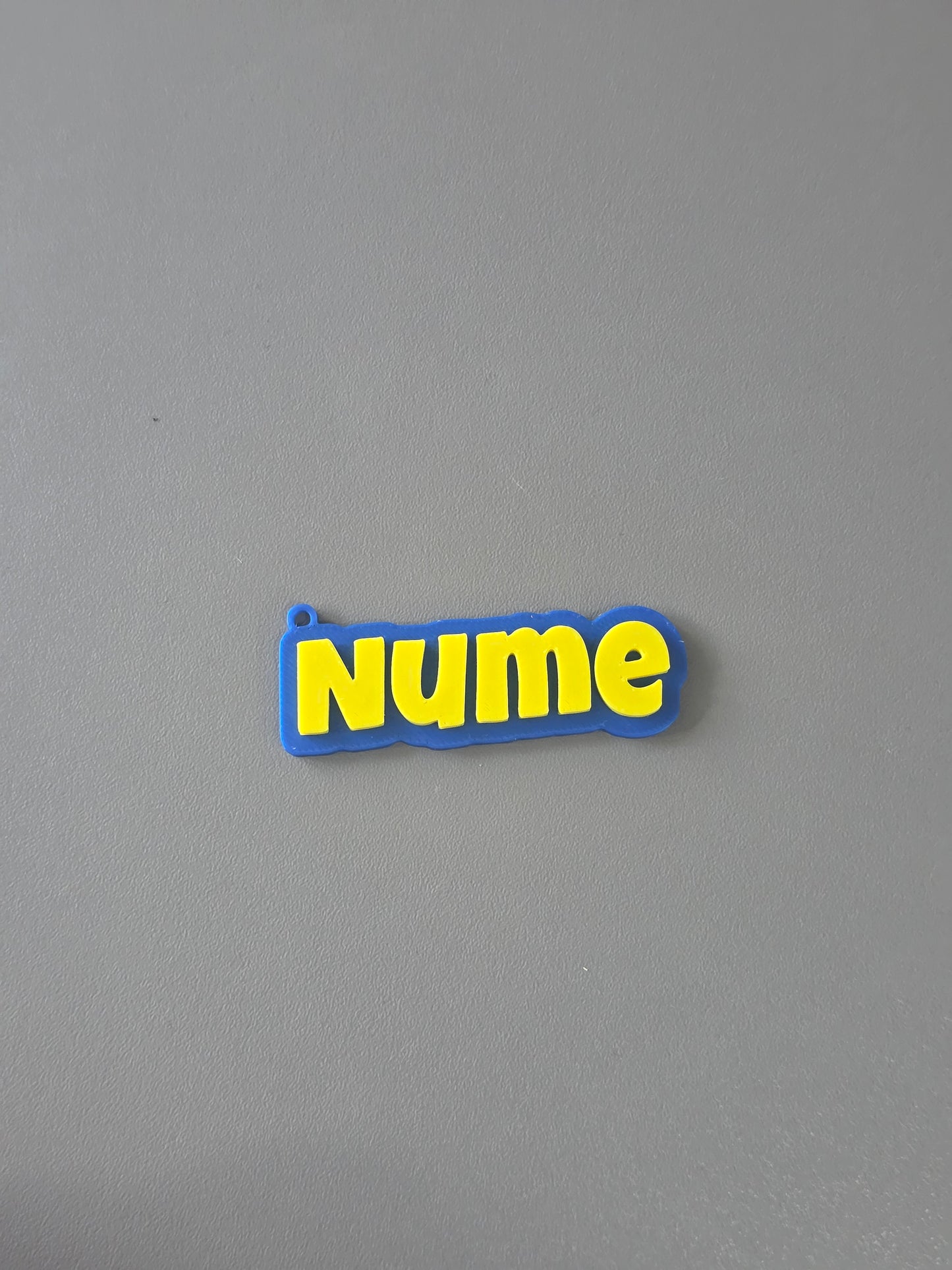 Breloc Personalizat cu Nume și Stil Font la Alegere