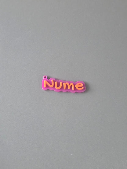 Breloc Personalizat cu Nume și Stil Font la Alegere