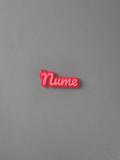 Breloc Personalizat cu Nume și Stil Font la Alegere