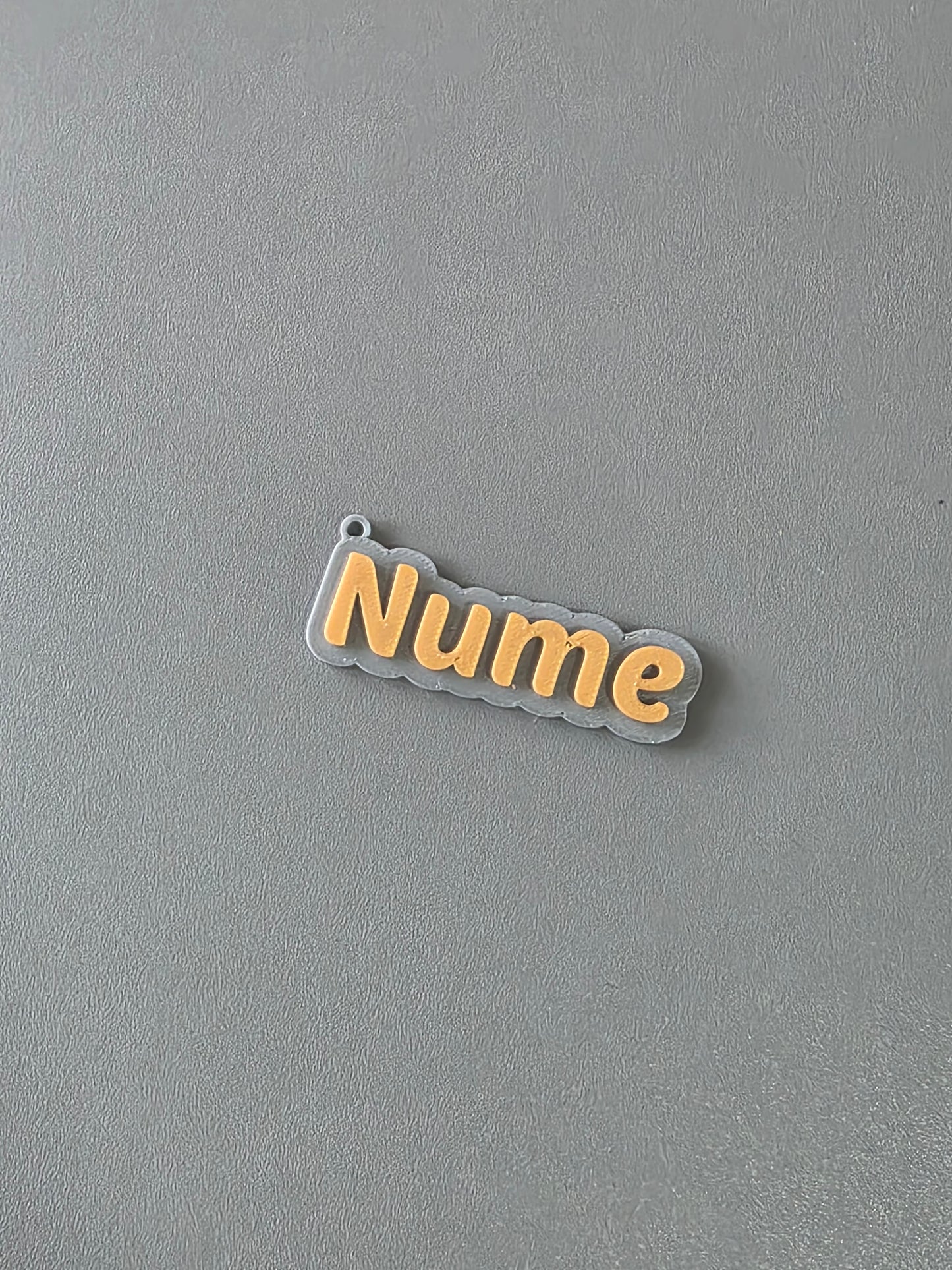 Breloc Personalizat cu Nume și Stil Font la Alegere