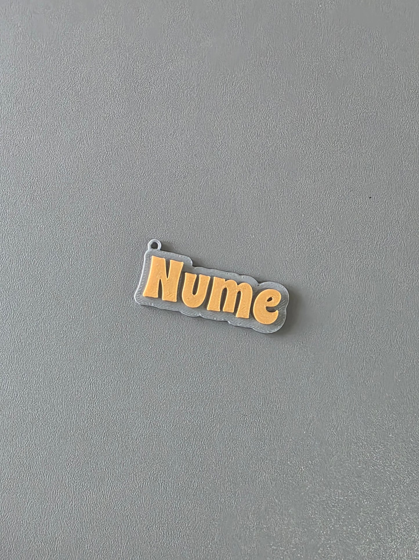 Breloc Personalizat cu Nume și Stil Font la Alegere