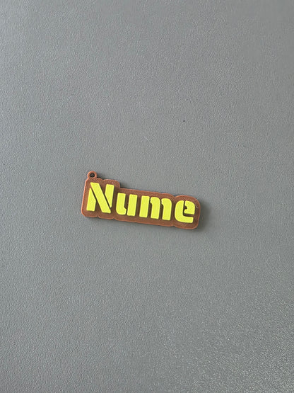 Breloc Personalizat cu Nume și Stil Font la Alegere