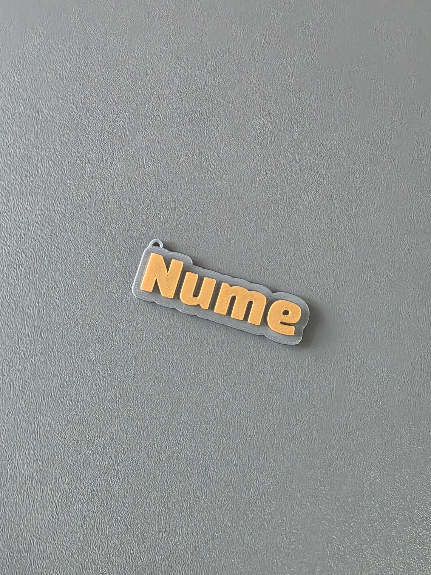 Breloc Personalizat cu Nume și Stil Font la Alegere