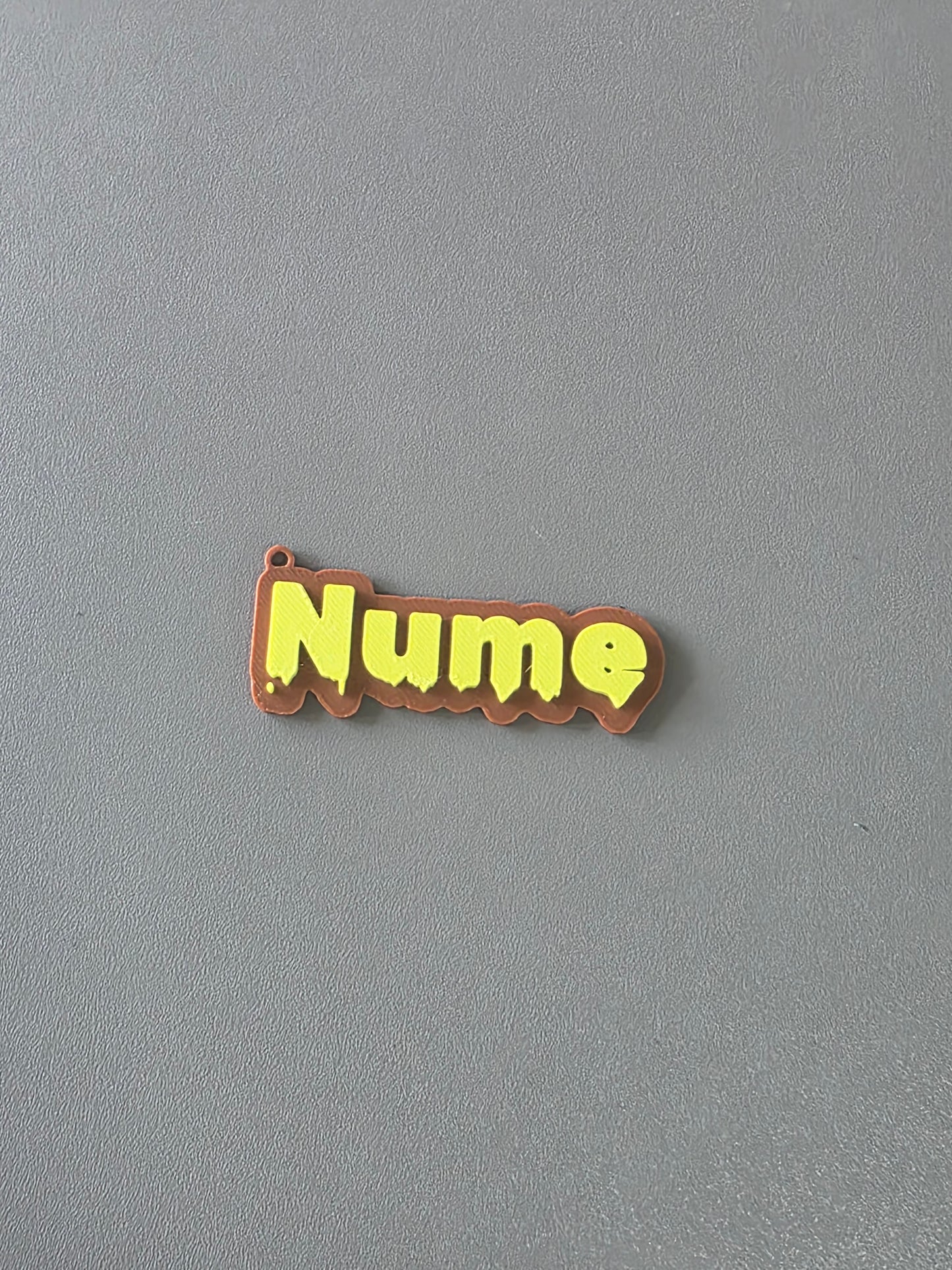 Breloc Personalizat cu Nume și Stil Font la Alegere